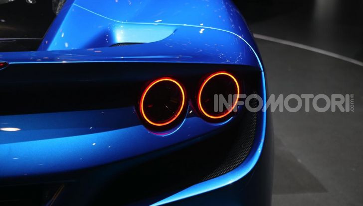 Ferrari F8 Tributo, berlinetta a motore centrale-posteriore - Foto 11 di 20