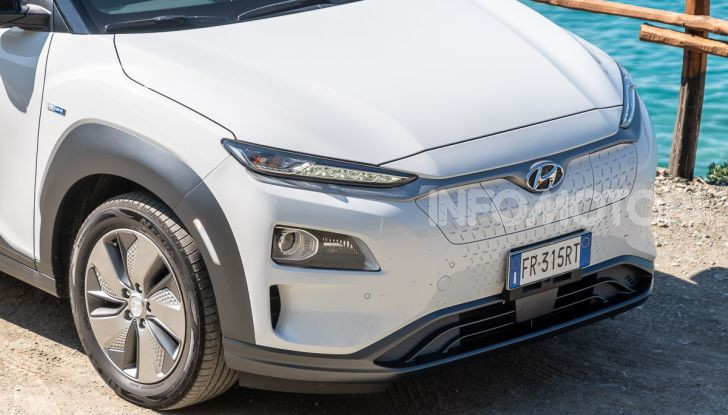 Prova su strada Hyundai Kona Electric, il B-SUV elettrico a prova di vacanza - Foto 1 di 46