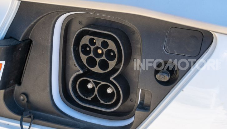 Prova su strada Hyundai Kona Electric, il B-SUV elettrico a prova di vacanza - Foto 3 di 46