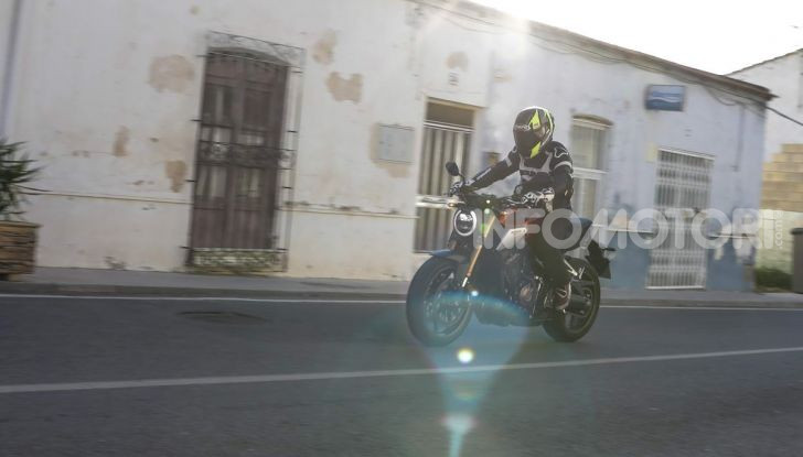 Prova su strada Honda CB650R e CBR650R 2019, caratteristiche, prezzi ed opinioni - Foto 12 di 78