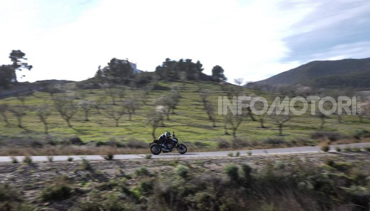 Prova su strada Honda CB650R e CBR650R 2019, caratteristiche, prezzi ed opinioni - Foto 16 di 78
