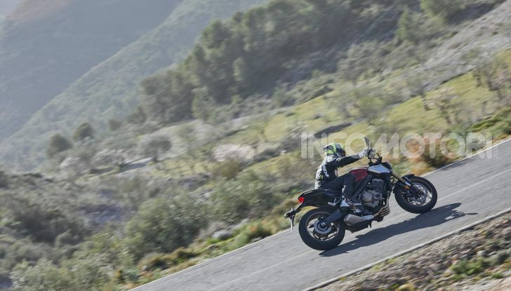 Prova su strada Honda CB650R e CBR650R 2019, caratteristiche, prezzi ed opinioni - Foto 33 di 78