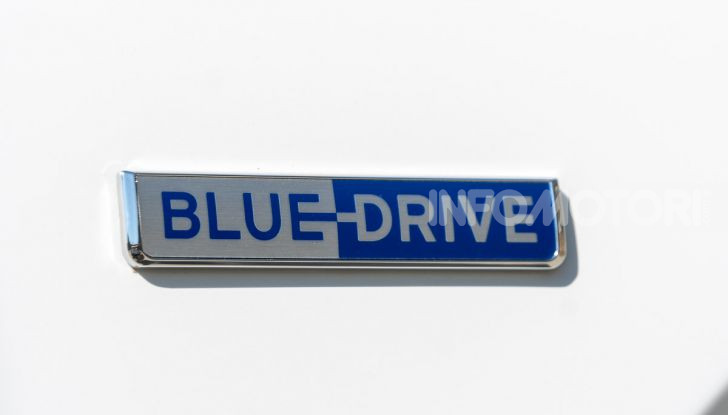 Prova su strada Hyundai Kona Electric, il B-SUV elettrico a prova di vacanza - Foto 5 di 46