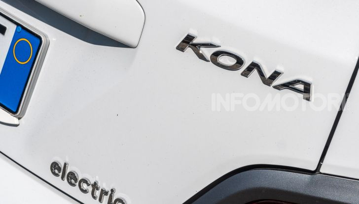 Prova su strada Hyundai Kona Electric, il B-SUV elettrico a prova di vacanza - Foto 6 di 46