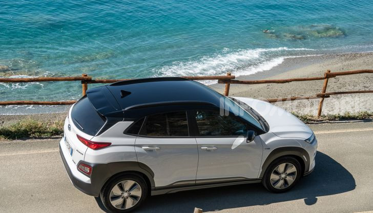 Prova su strada Hyundai Kona Electric, il B-SUV elettrico a prova di vacanza - Foto 10 di 46
