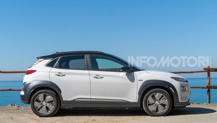 Prova su strada Hyundai Kona Electric, il B-SUV elettrico a prova di vacanza - Foto 17 di 46