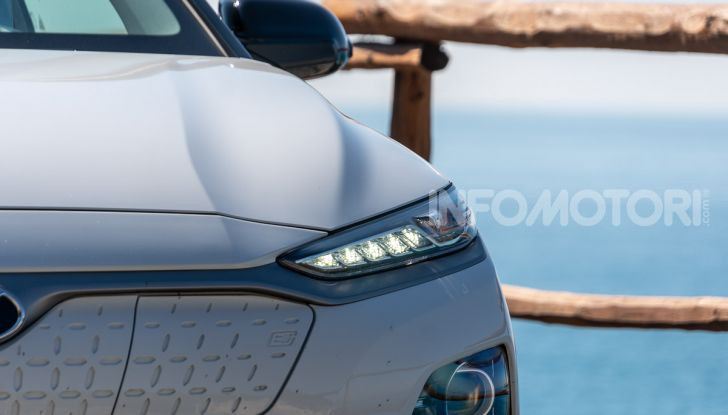 Prova su strada Hyundai Kona Electric, il B-SUV elettrico a prova di vacanza - Foto 20 di 46