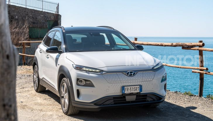 Prova su strada Hyundai Kona Electric, il B-SUV elettrico a prova di vacanza - Foto 21 di 46