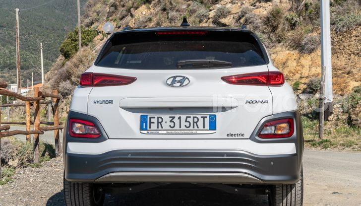 Prova su strada Hyundai Kona Electric, il B-SUV elettrico a prova di vacanza - Foto 23 di 46
