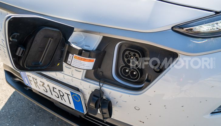 Prova su strada Hyundai Kona Electric, il B-SUV elettrico a prova di vacanza - Foto 26 di 46