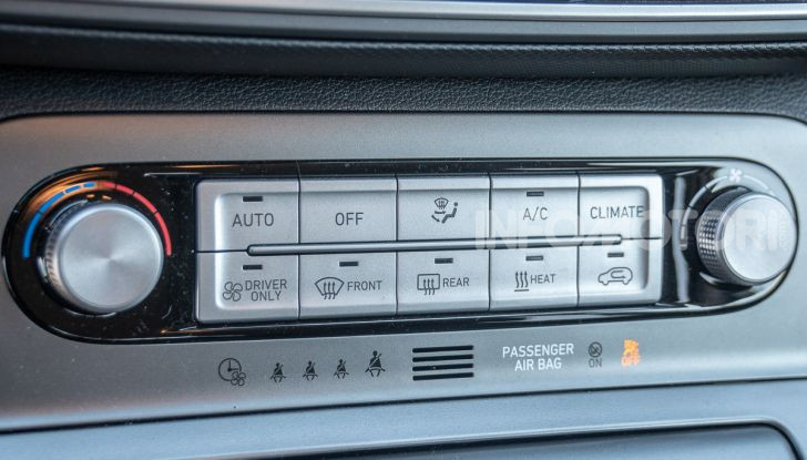 Prova su strada Hyundai Kona Electric, il B-SUV elettrico a prova di vacanza - Foto 32 di 46