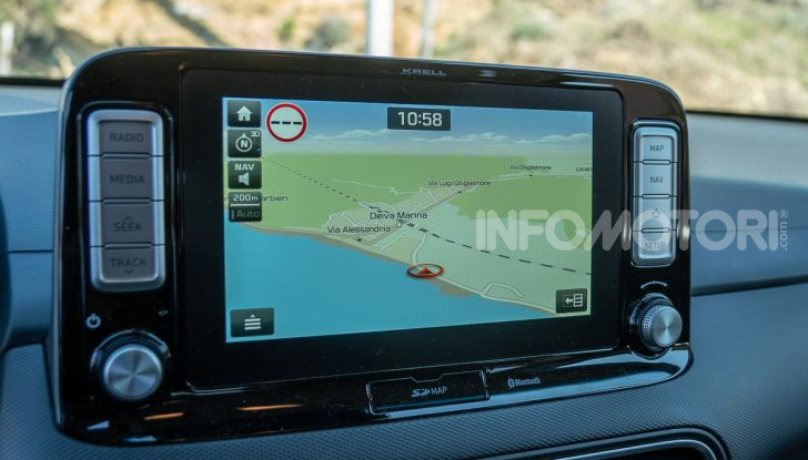 Prova su strada Hyundai Kona Electric, il B-SUV elettrico a prova di vacanza - Foto 33 di 46