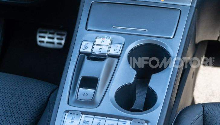 Prova su strada Hyundai Kona Electric, il B-SUV elettrico a prova di vacanza - Foto 37 di 46