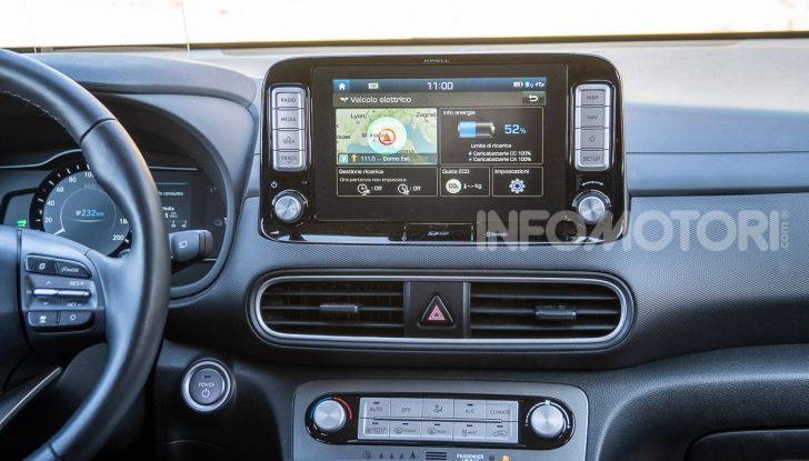 Prova su strada Hyundai Kona Electric, il B-SUV elettrico a prova di vacanza - Foto 38 di 46