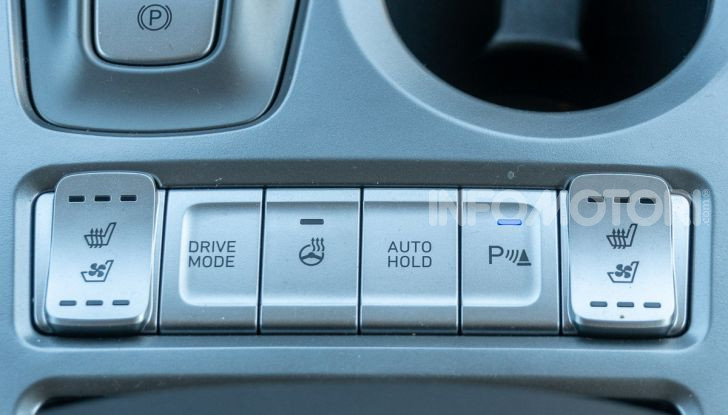 Prova su strada Hyundai Kona Electric, il B-SUV elettrico a prova di vacanza - Foto 39 di 46