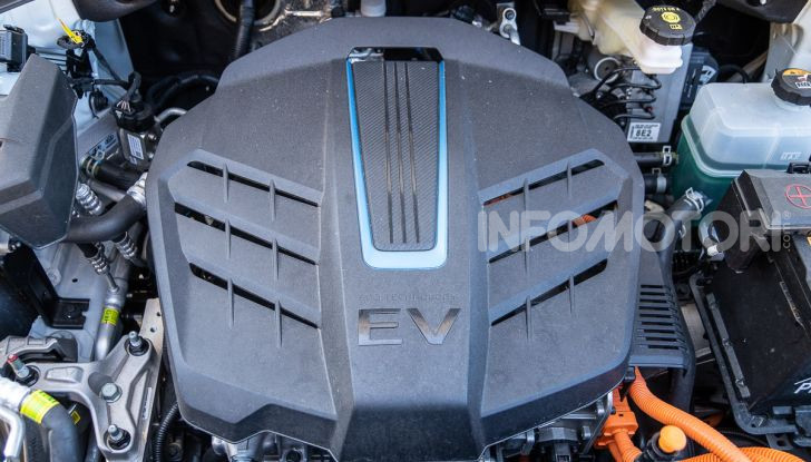 Prova su strada Hyundai Kona Electric, il B-SUV elettrico a prova di vacanza - Foto 40 di 46