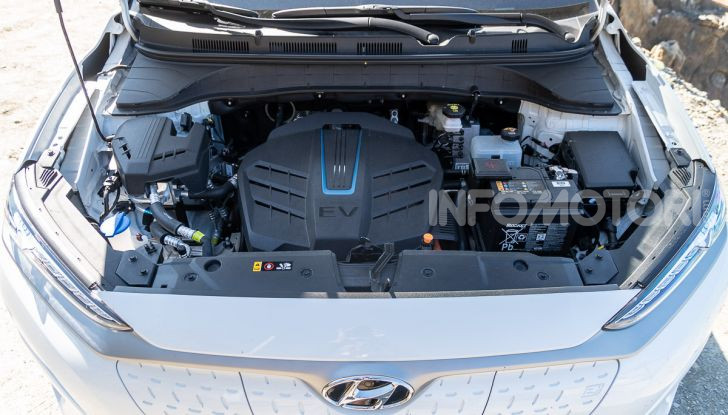 Prova su strada Hyundai Kona Electric, il B-SUV elettrico a prova di vacanza - Foto 41 di 46