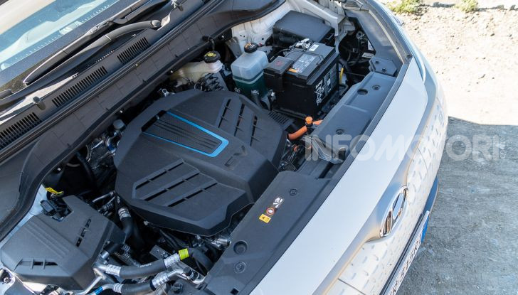 Prova su strada Hyundai Kona Electric, il B-SUV elettrico a prova di vacanza - Foto 42 di 46