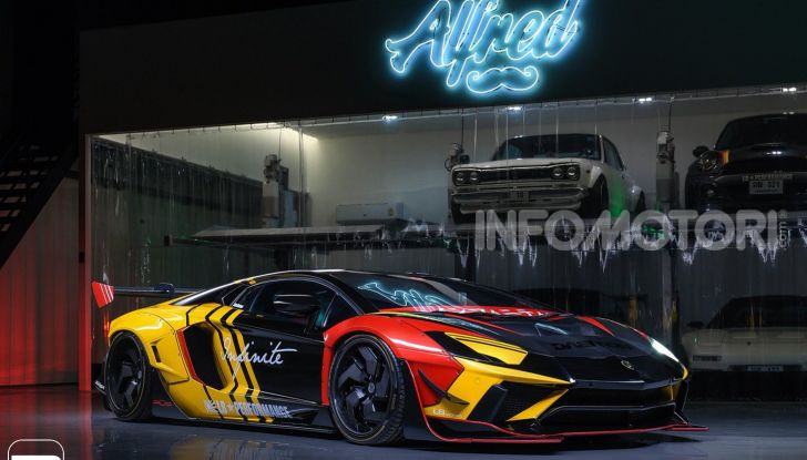 Lamborghini Aventador Liberty Walk, tuning da auto da corsa - Foto 1 di 10