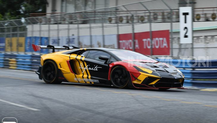Lamborghini Aventador Liberty Walk, tuning da auto da corsa - Foto 10 di 10