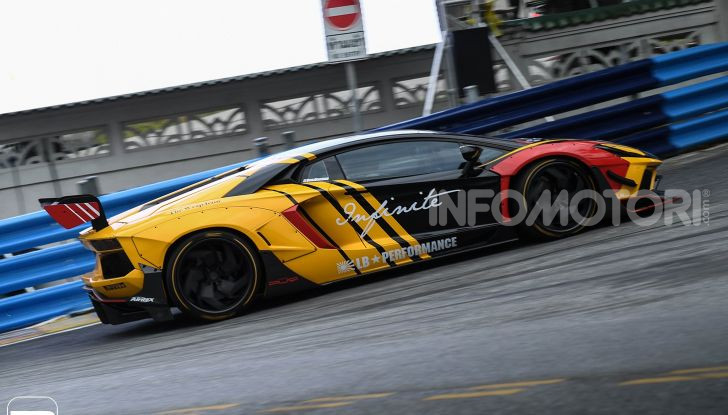 Lamborghini Aventador Liberty Walk, tuning da auto da corsa - Foto 5 di 10