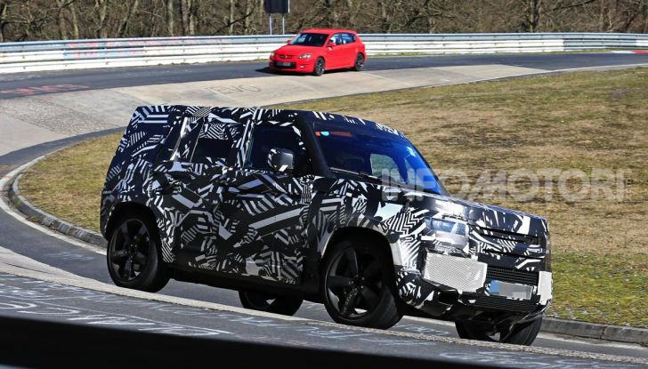 Nuova Land Rover Defender 2020, nuove immagini dei test dinamici - Foto 1 di 18