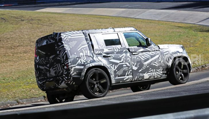 Nuova Land Rover Defender 2020, nuove immagini dei test dinamici - Foto 6 di 18