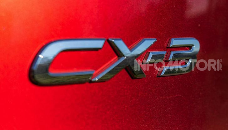 Prova Mazda CX-3 con il benzina da 121CV: tanto divertimento e stile! - Foto 12 di 36