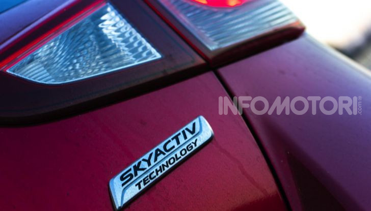 Prova nuova Mazda2: la leggerezza dell’1.5 Skyactiv-G da 90CV a benzina - Foto 21 di 26