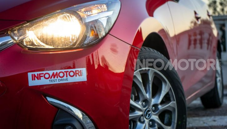 Prova nuova Mazda2: la leggerezza dell’1.5 Skyactiv-G da 90CV a benzina - Foto 20 di 26