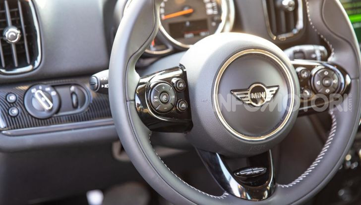Prova MINI Countryman ibrida plug-in 2019: 224CV per risparmiare - Foto 49 di 57