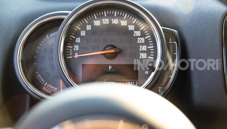 Prova MINI Countryman ibrida plug-in 2019: 224CV per risparmiare - Foto 48 di 57