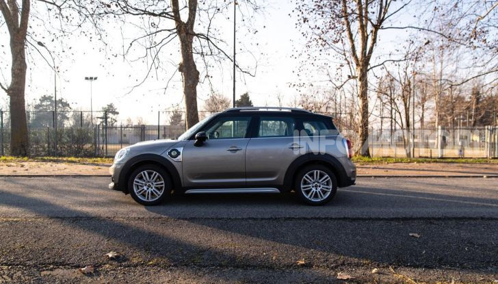 Prova MINI Countryman ibrida plug-in 2019: 224CV per risparmiare - Foto 8 di 57