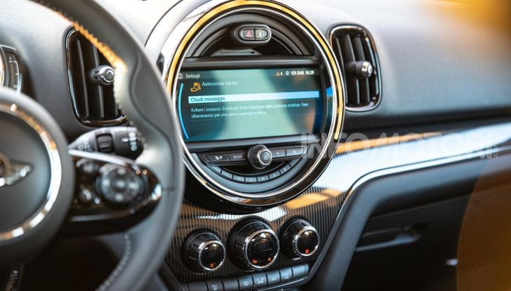 Prova MINI Countryman ibrida plug-in 2019: 224CV per risparmiare - Foto 43 di 57