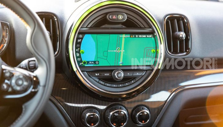 Prova MINI Countryman ibrida plug-in 2019: 224CV per risparmiare - Foto 41 di 57