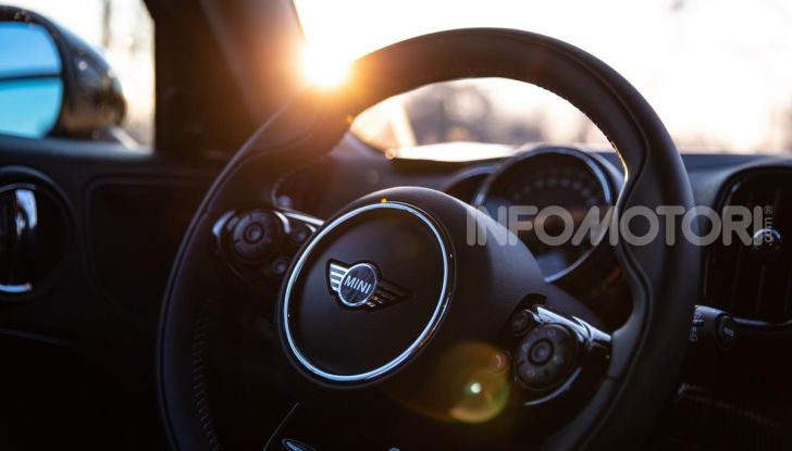Prova MINI Countryman ibrida plug-in 2019: 224CV per risparmiare - Foto 39 di 57
