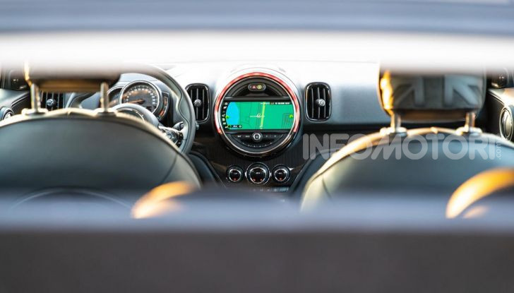 Prova MINI Countryman ibrida plug-in 2019: 224CV per risparmiare - Foto 35 di 57