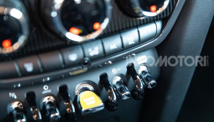 Prova MINI Countryman ibrida plug-in 2019: 224CV per risparmiare - Foto 27 di 57