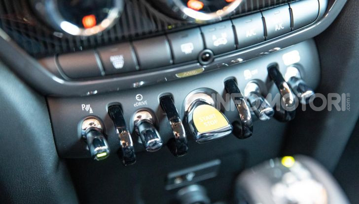Prova MINI Countryman ibrida plug-in 2019: 224CV per risparmiare - Foto 26 di 57