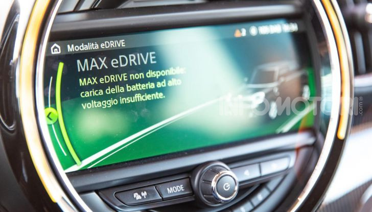 Prova MINI Countryman ibrida plug-in 2019: 224CV per risparmiare - Foto 24 di 57