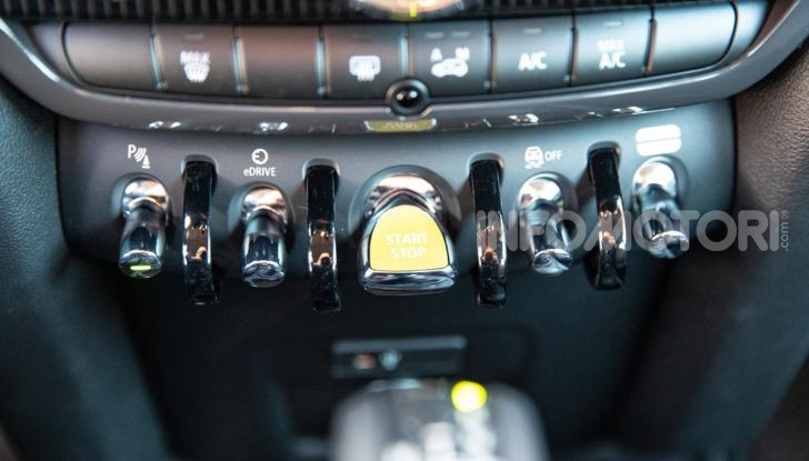 Prova MINI Countryman ibrida plug-in 2019: 224CV per risparmiare - Foto 10 di 57