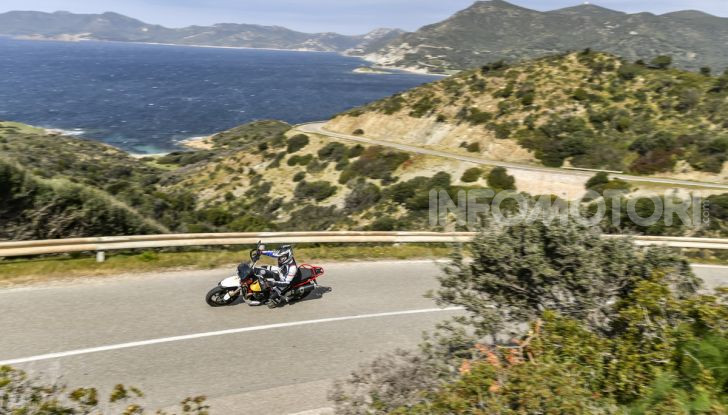 La Moto Guzzi V85TT piace e Mandello assume 18 giovani operai - Foto 2 di 116