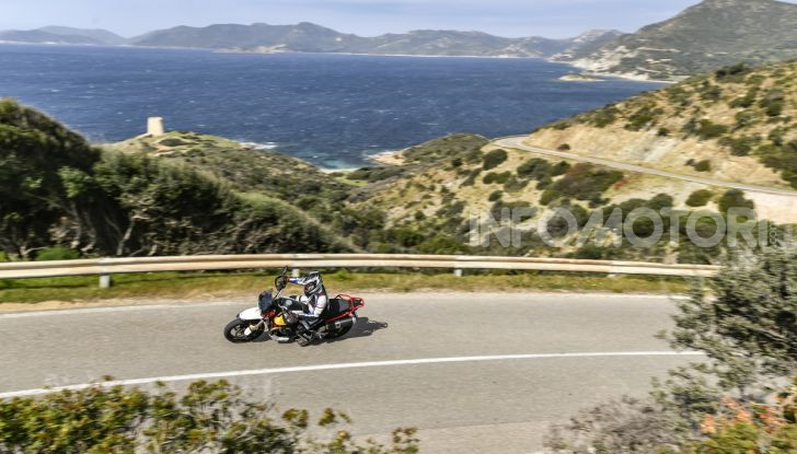 La Moto Guzzi V85TT piace e Mandello assume 18 giovani operai - Foto 4 di 116