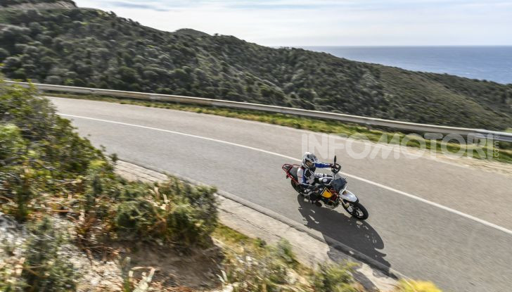 La Moto Guzzi V85TT piace e Mandello assume 18 giovani operai - Foto 7 di 116