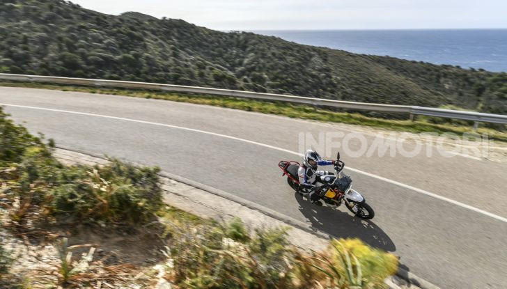La Moto Guzzi V85TT piace e Mandello assume 18 giovani operai - Foto 8 di 116