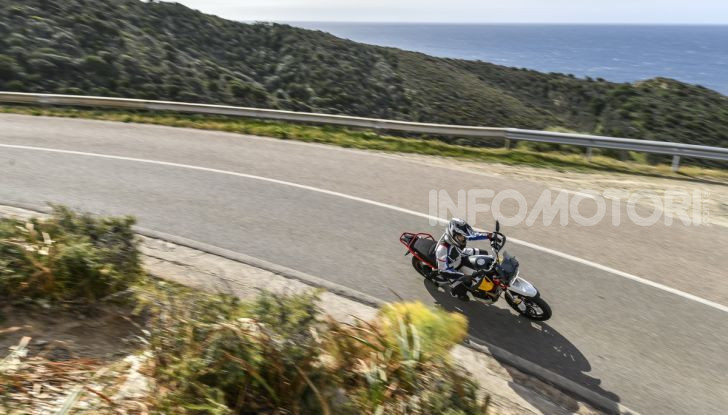 La Moto Guzzi V85TT piace e Mandello assume 18 giovani operai - Foto 9 di 116