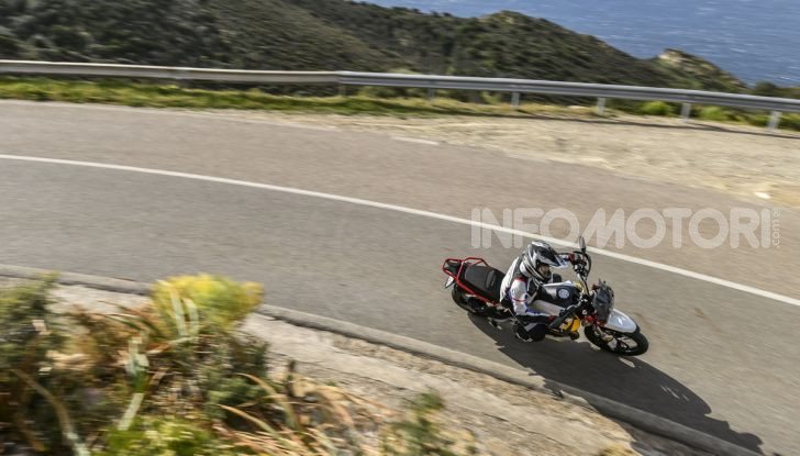 La Moto Guzzi V85TT piace e Mandello assume 18 giovani operai - Foto 10 di 116