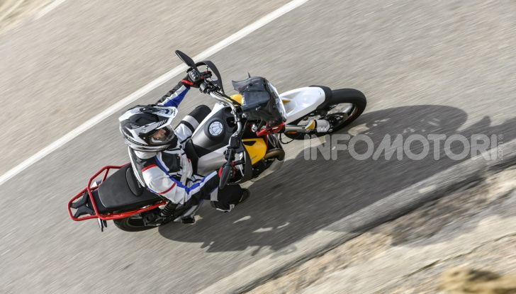 La Moto Guzzi V85TT piace e Mandello assume 18 giovani operai - Foto 17 di 116