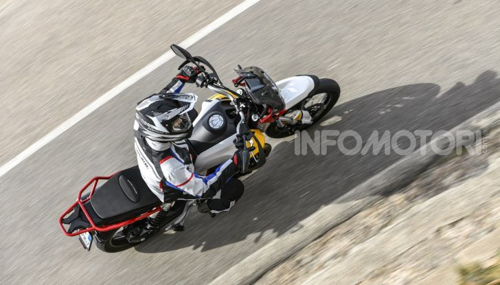 La Moto Guzzi V85TT piace e Mandello assume 18 giovani operai - Foto 19 di 116