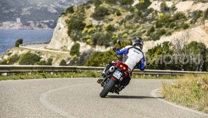 La Moto Guzzi V85TT piace e Mandello assume 18 giovani operai - Foto 22 di 116